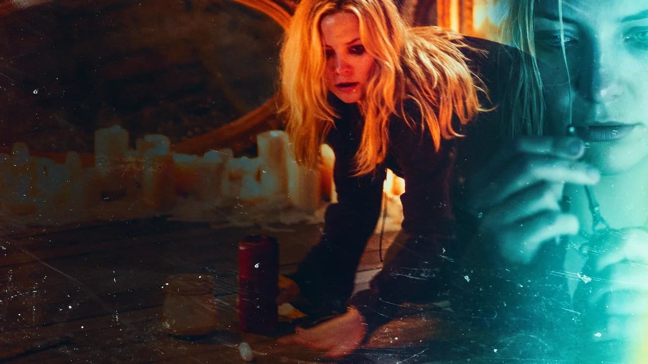 La Porte des secrets backdrop