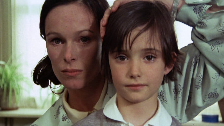 Cria Cuervos backdrop