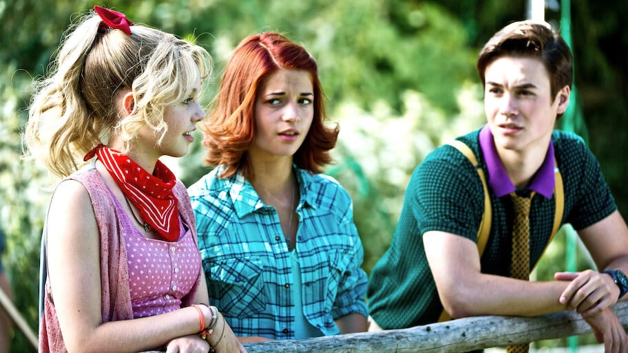 Bibi & Tina backdrop