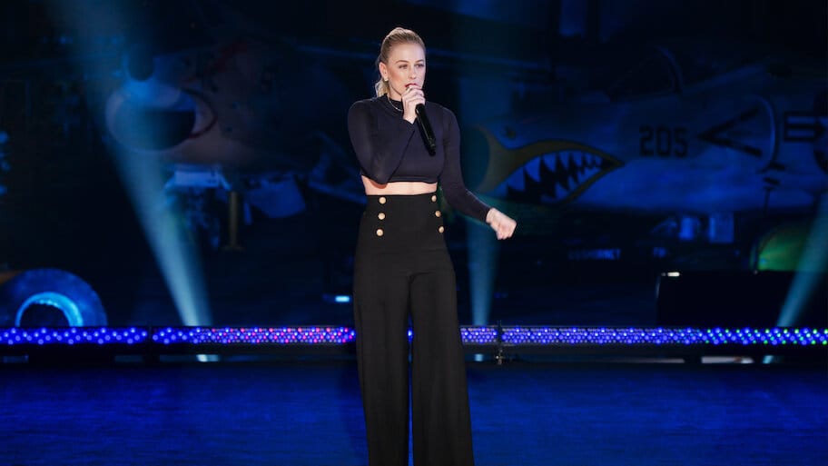 Iliza Shlesinger: Elder Millennial backdrop