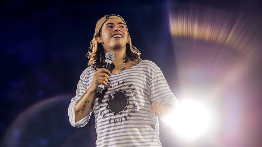 Whindersson Nunes: Adult backdrop