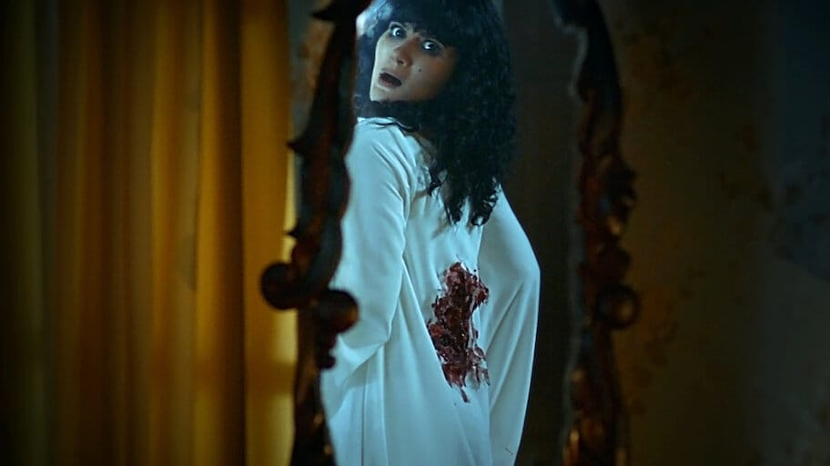 Suzzanna: Buried Alive backdrop