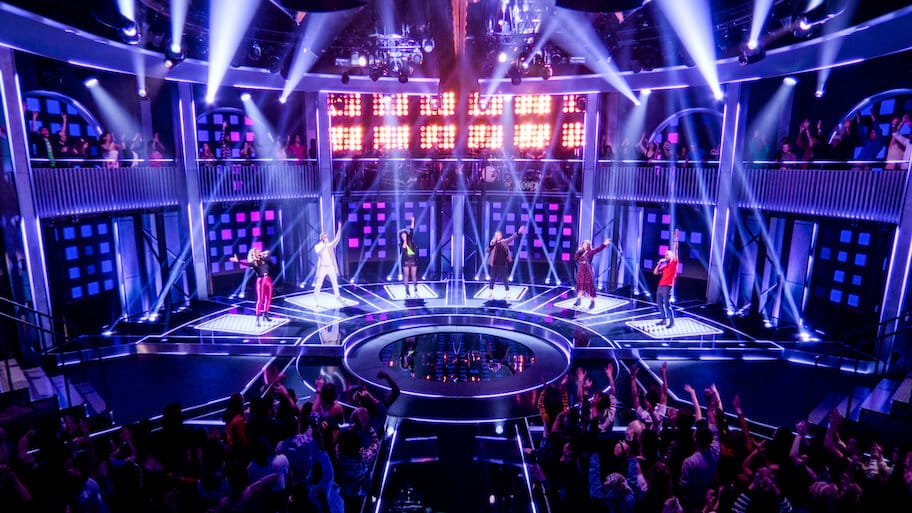 Sing On! Spain backdrop