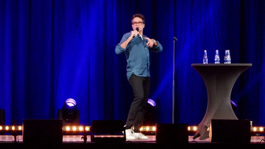 David Batra: Elefanten i rummet backdrop