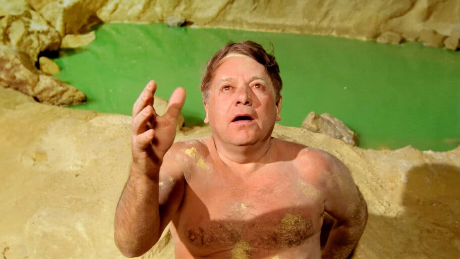 Super Fantozzi backdrop