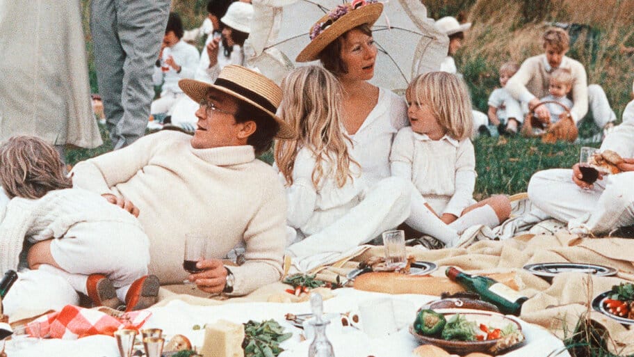 The Apple War backdrop