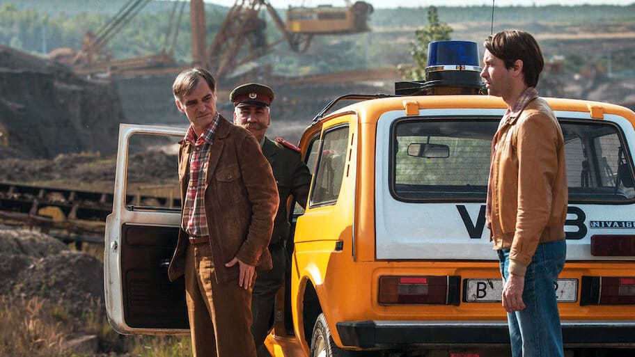 World under Head backdrop