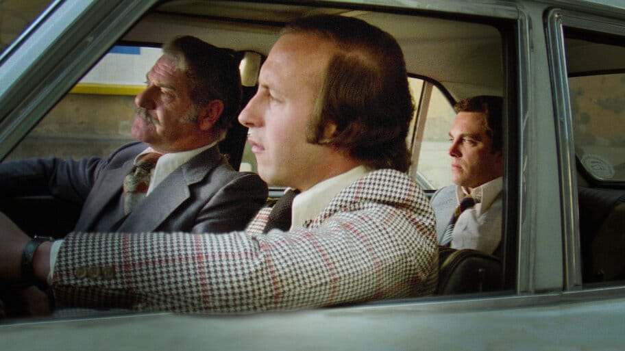 Comme un boomerang backdrop