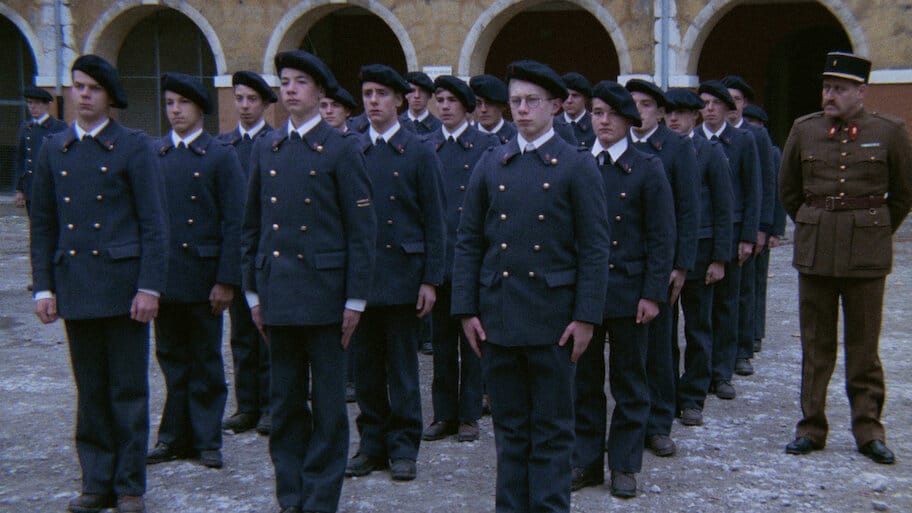 Allons z'enfants backdrop