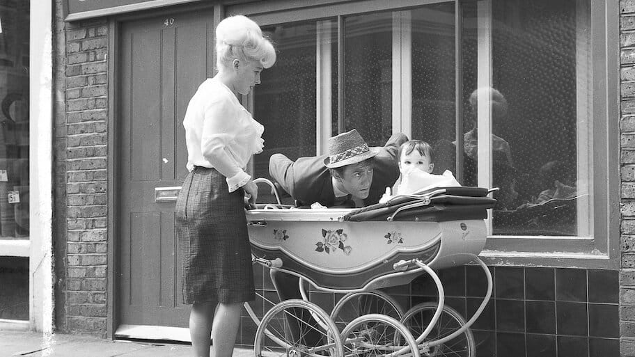 Sparrows Can't Sing backdrop