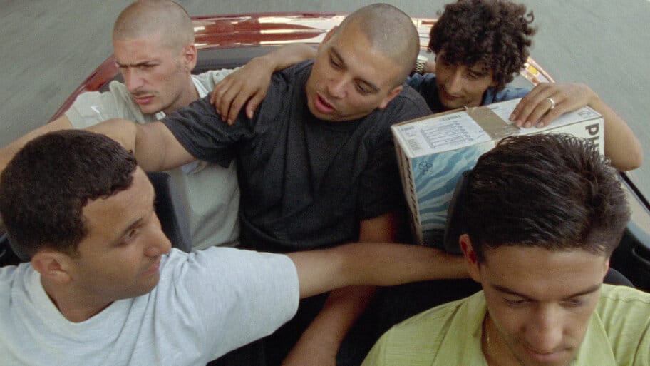 Comme un aimant backdrop