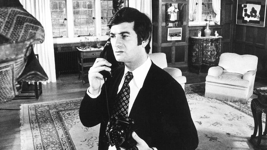 Un meurtre est un meurtre backdrop