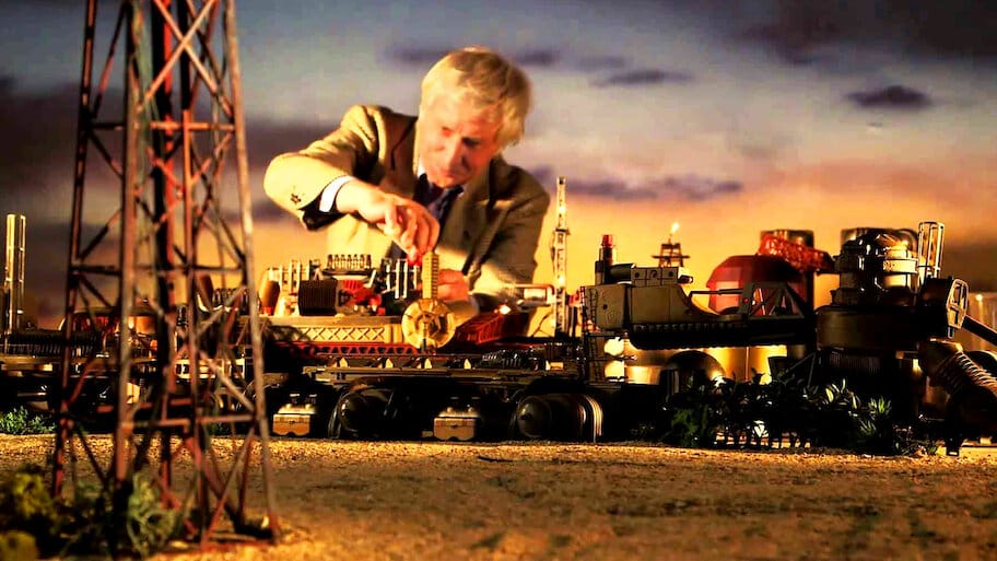 Filmed in Supermarionation backdrop