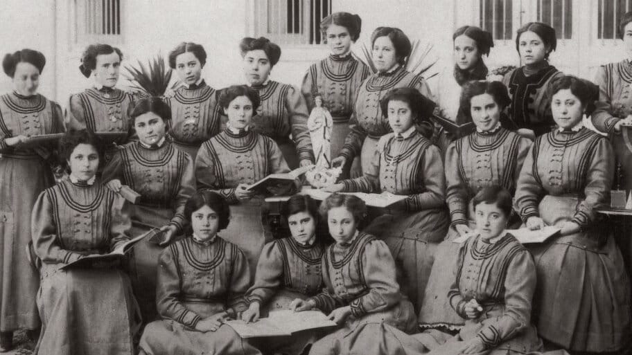 The Female Teachers of the Republic backdrop