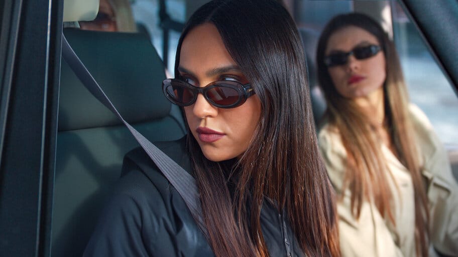 Barracuda Queens backdrop