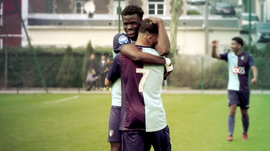 Aux pieds de la gloire backdrop