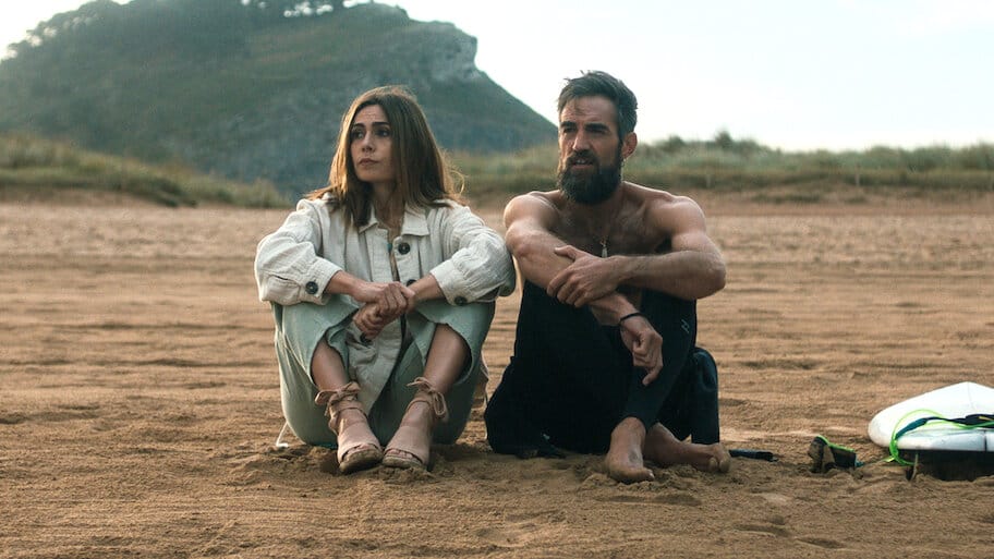 Itxaso and the Sea backdrop