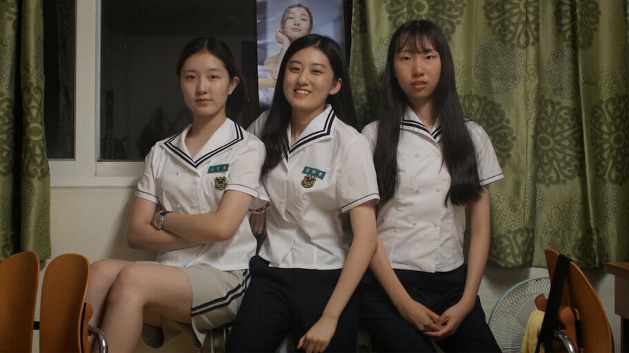 Kim Min-young of the Report Card backdrop