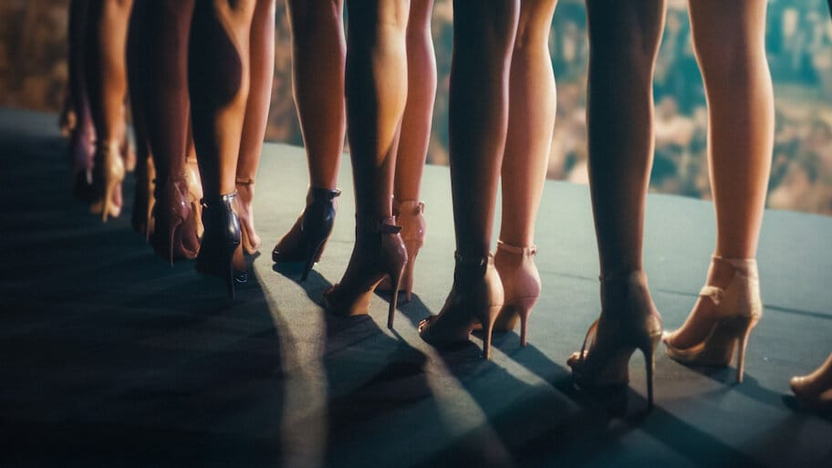 Miss Italia Mustn’t Die backdrop