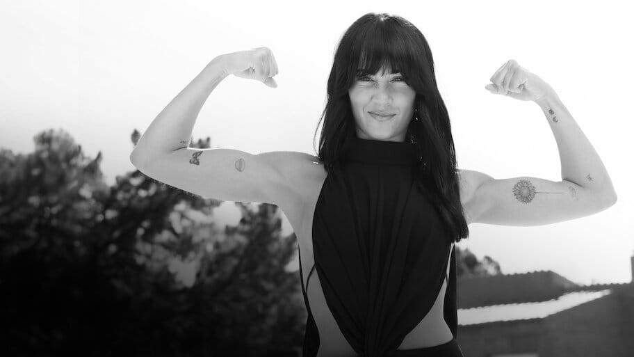 Aitana: Metamorphosis backdrop