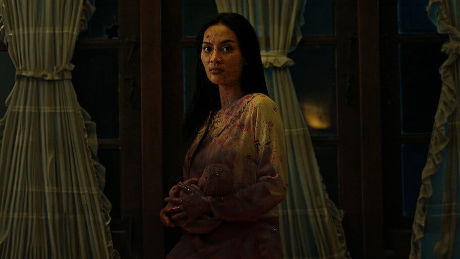 Sosok Ketiga backdrop