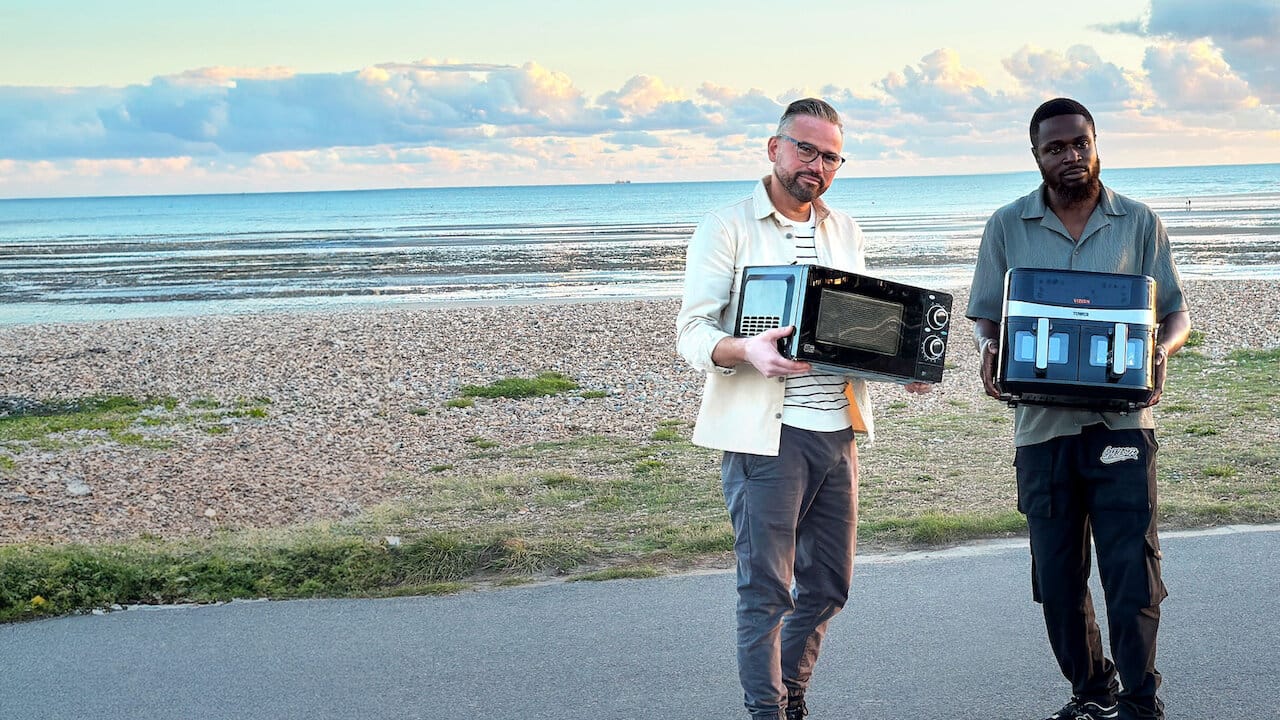 Microwaves vs Air Fryers: Which is Better? backdrop