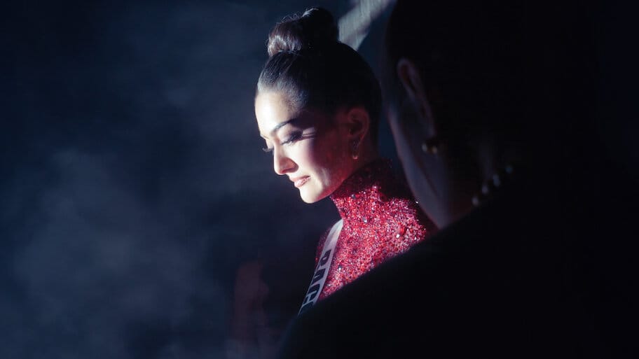 A Queen’s Runway backdrop