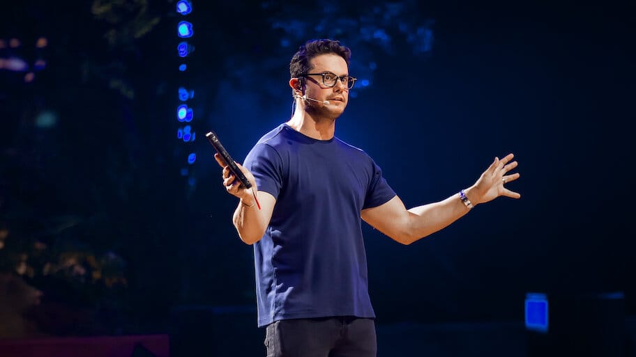 Deive Leonardo - Before & After backdrop