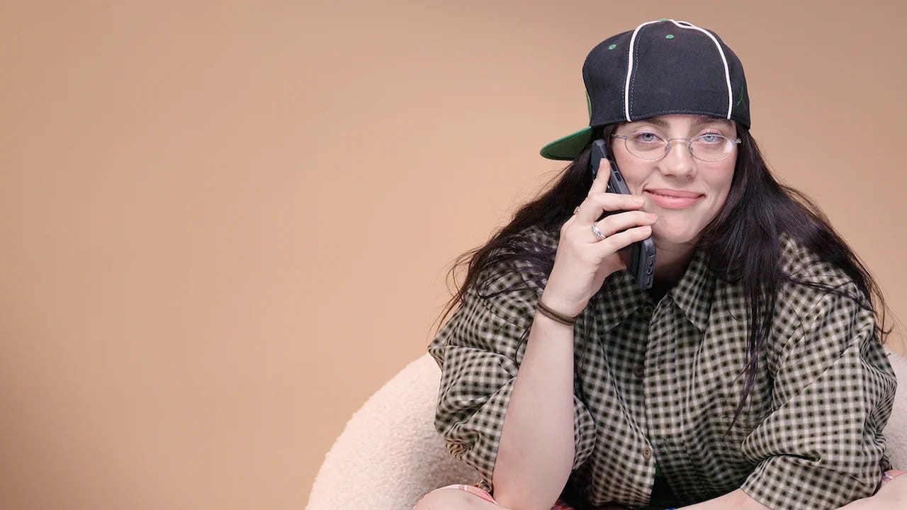 Elle - Phoning it In backdrop