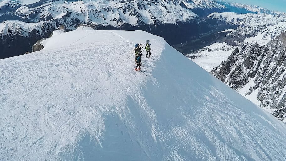 La Montagne des Cristalliers backdrop