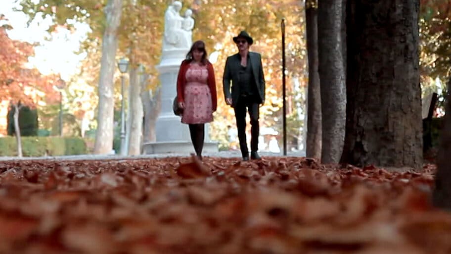 Women, by Coque Malla backdrop