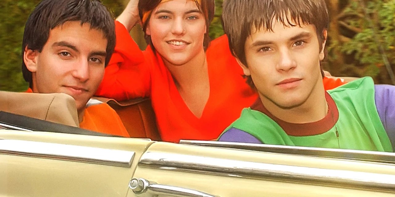 Rebelde Way backdrop