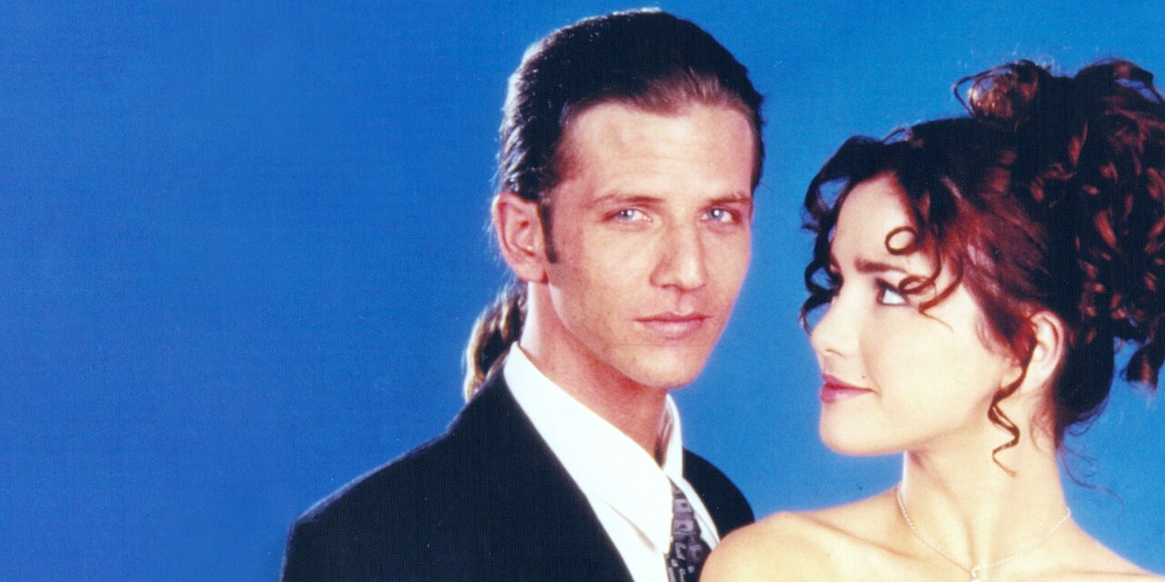 Muñeca Brava backdrop