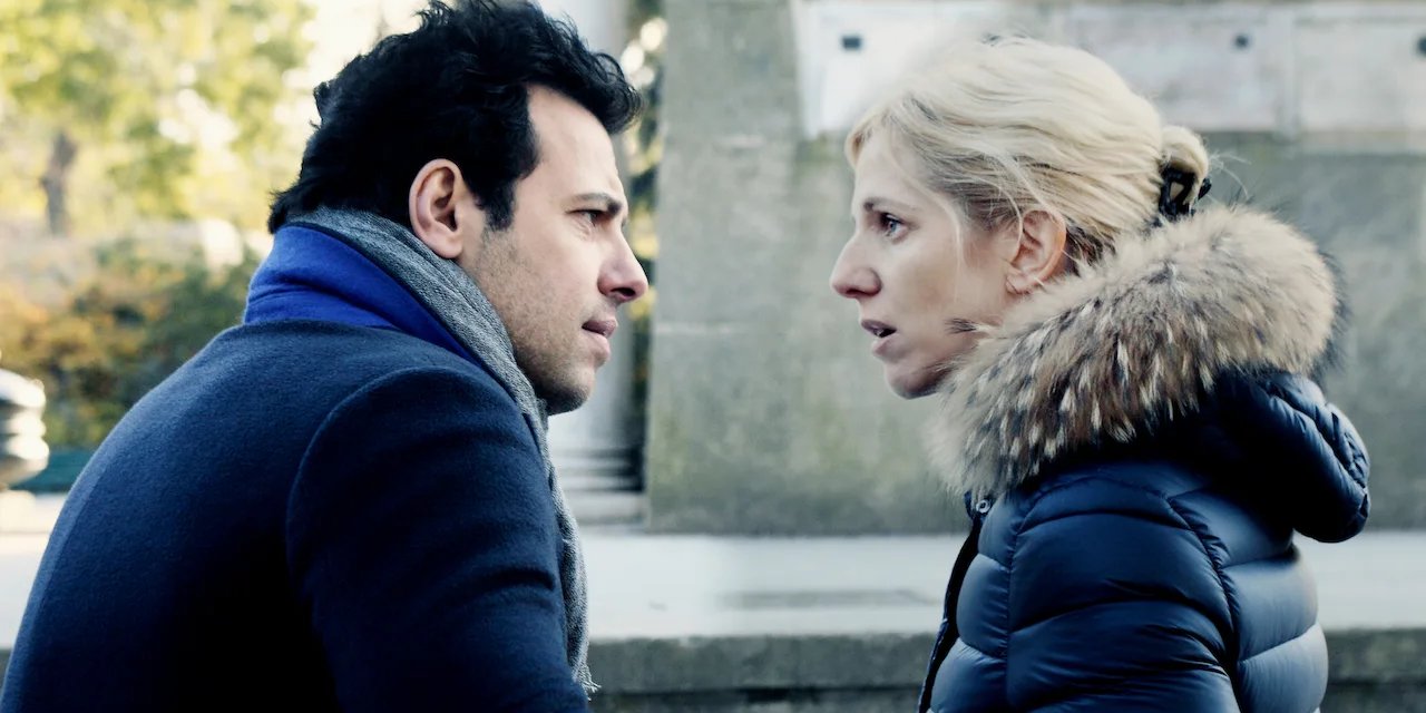 Elle l'adore backdrop