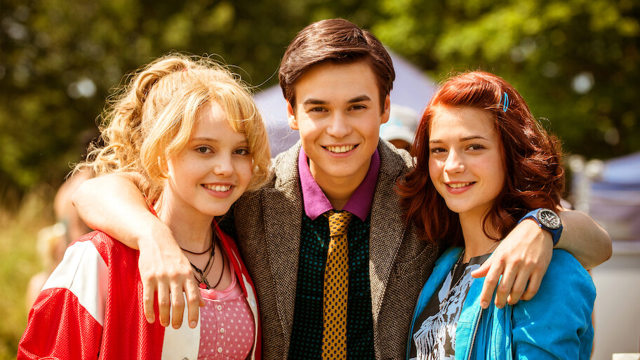 Bibi & Tina II backdrop