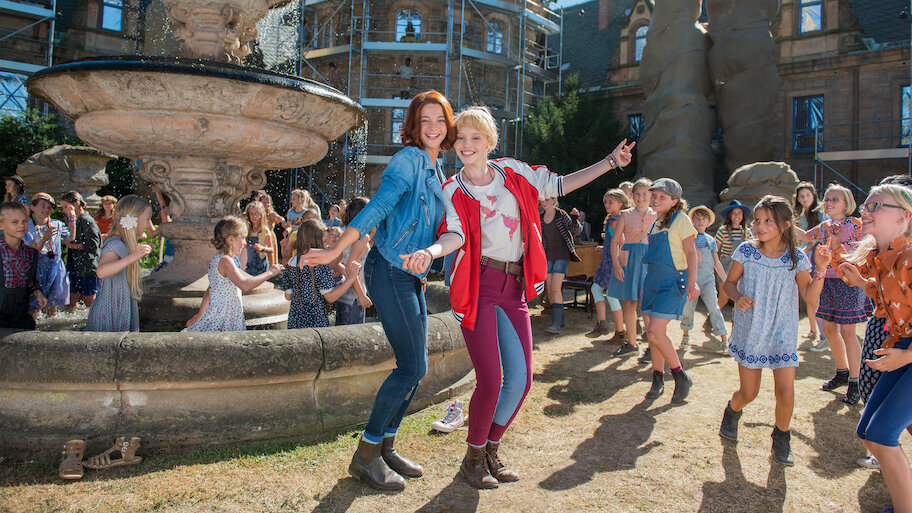 Bibi & Tina: Tohuwabohu Total backdrop