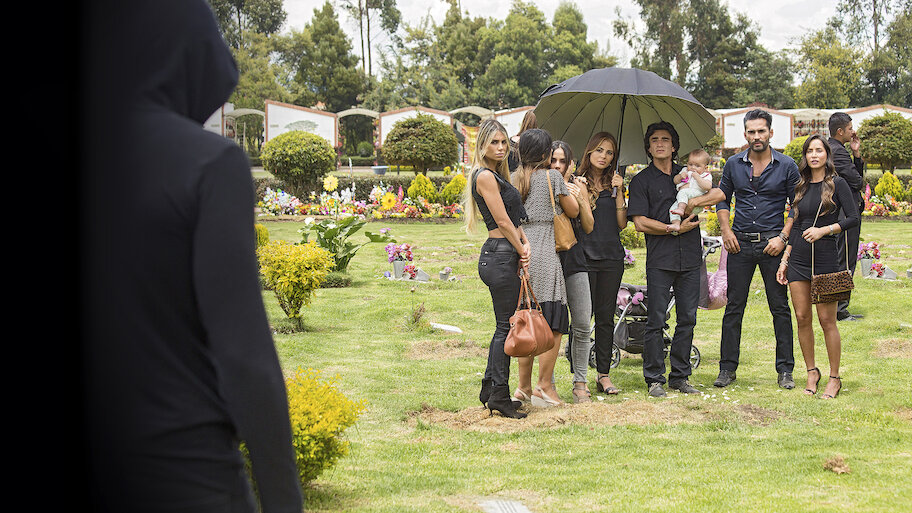 Sin senos sí hay paraíso backdrop