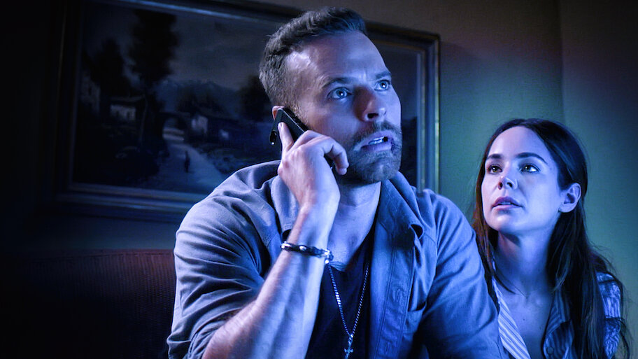 Falsa identidad backdrop