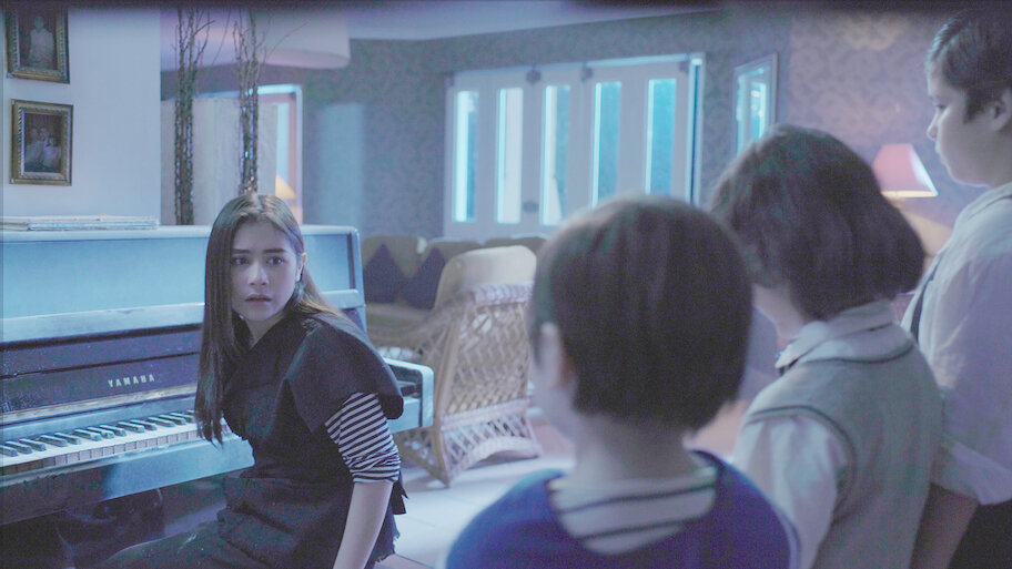 Danur: I Can See Ghosts backdrop